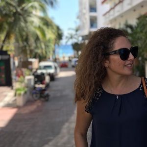 Meet your Posher, Claudia